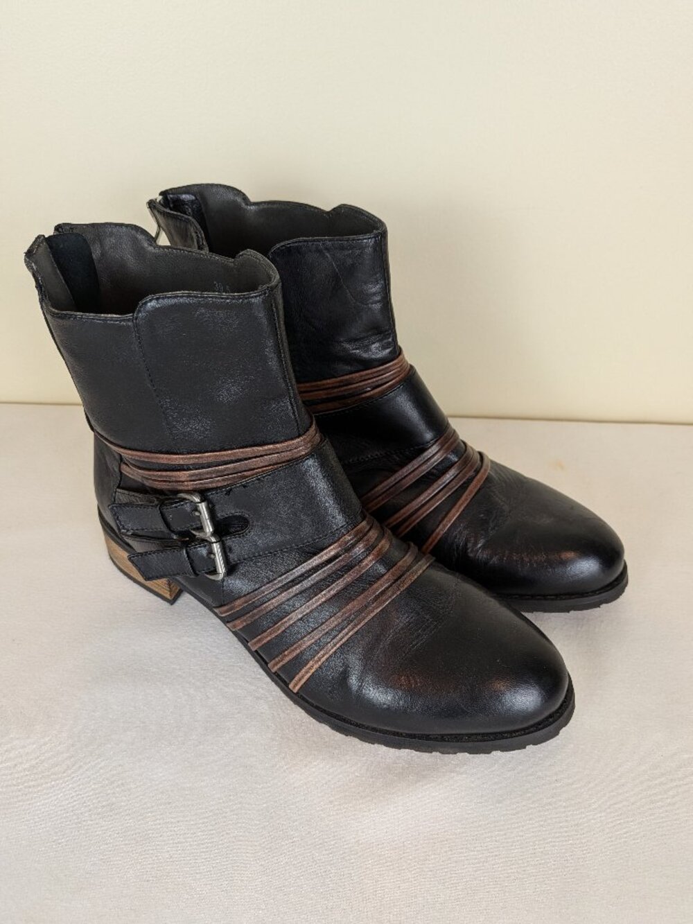 Italian Designer Everybody by B.Z. Moda Black Leather Ankle Boots Shoes Size 9